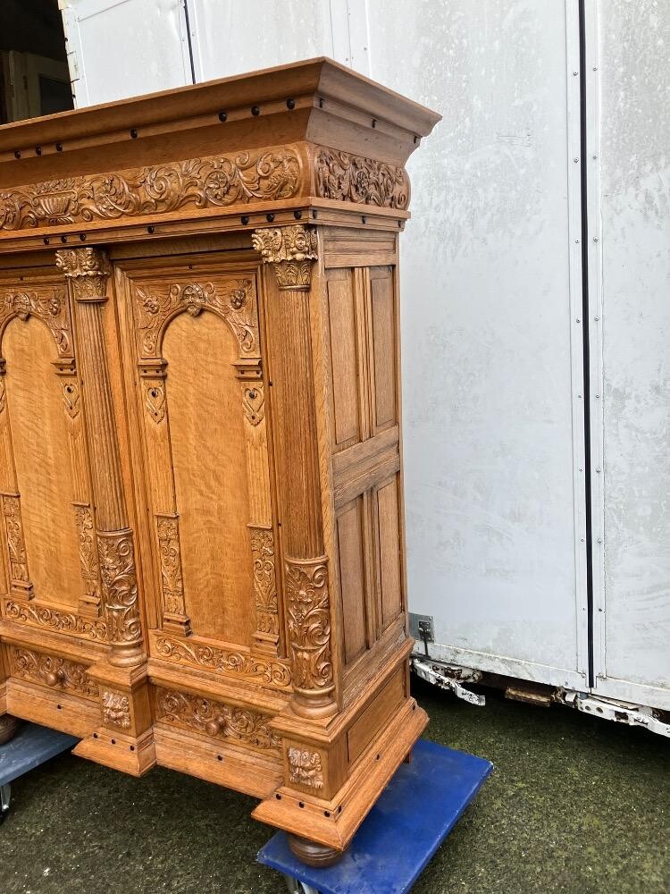 Armoire sculpté chêne réf 63/22