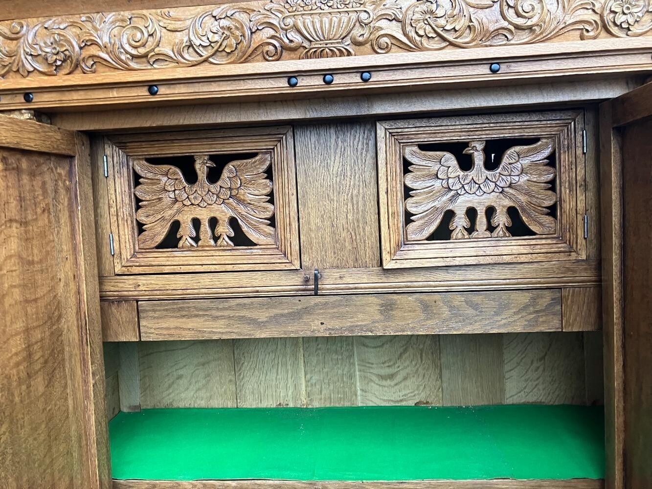 Armoire sculpté chêne réf 63/22