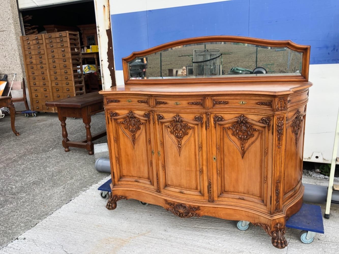 Dressoir sculptée réf 690