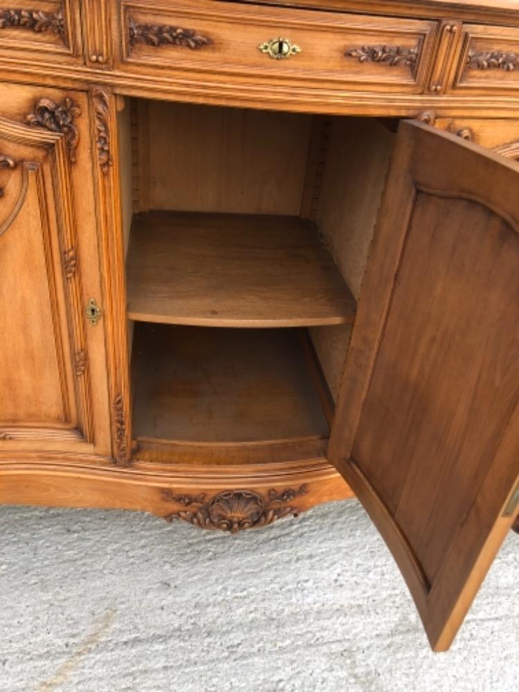 Dressoir sculptée réf 690