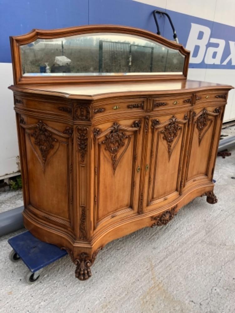 Dressoir sculptée réf 690